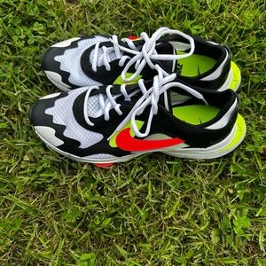 Nike Air ZOOM Black and White Athletic Shoes with Modern Silhouette